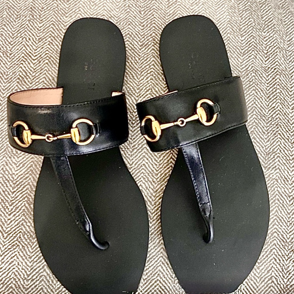 Gucci Black Leather Sandals with Gold Accents - Picture 4 of 4